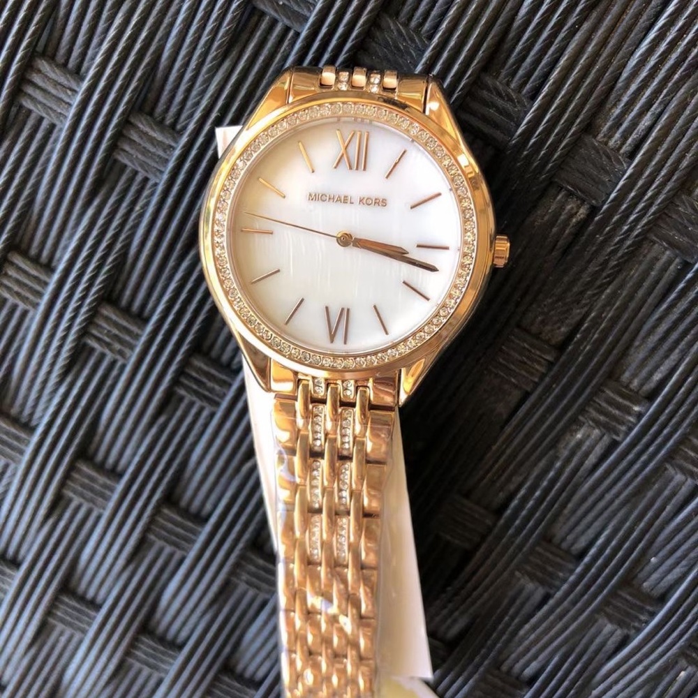 Brand New Michael kors Quartz Mother of pearl Dial Stainless Steel Ladies Watch